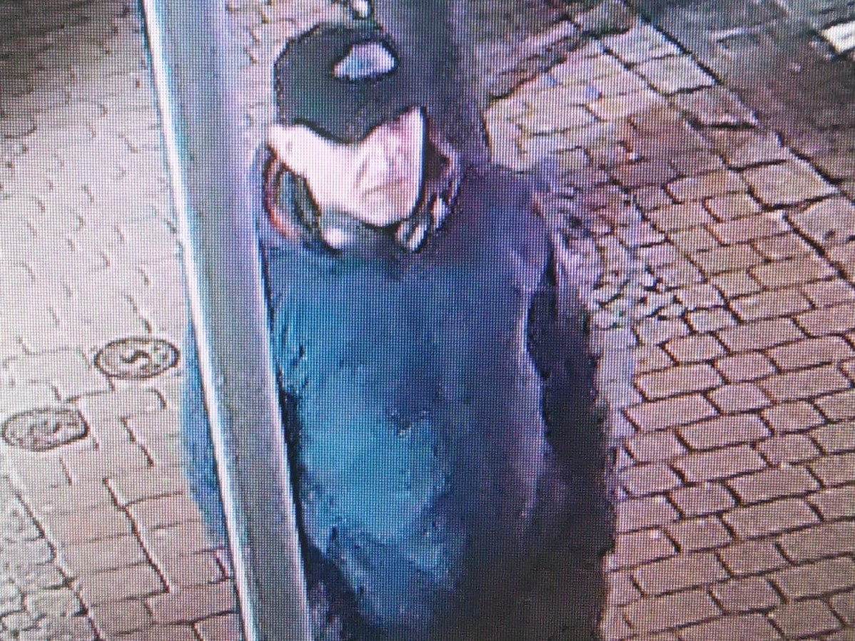 Przeciągnął gwoździem przez całą długość luksusowego mercedesa - Komenda Miejska Policji w Koninie