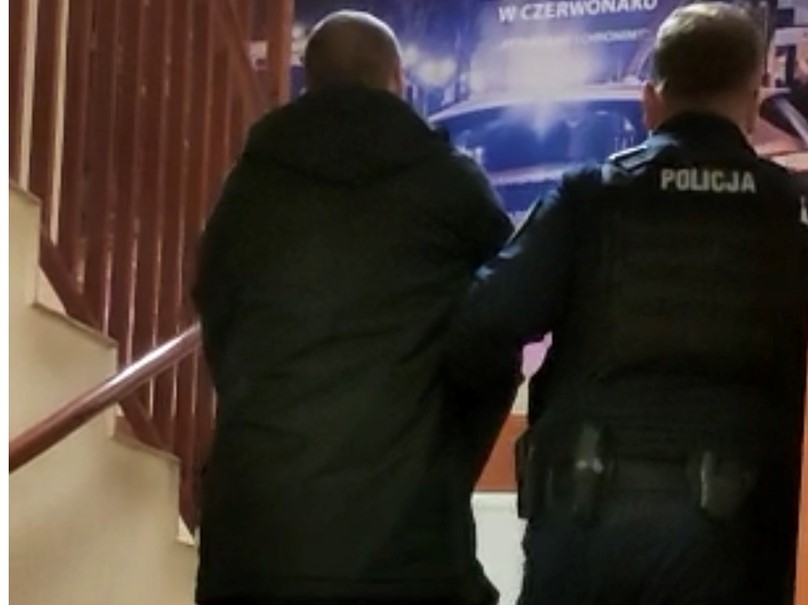 Zniszczył obrazy i utopił figurę Chrystusa w chrzcielnicy koziegłowy - KWP