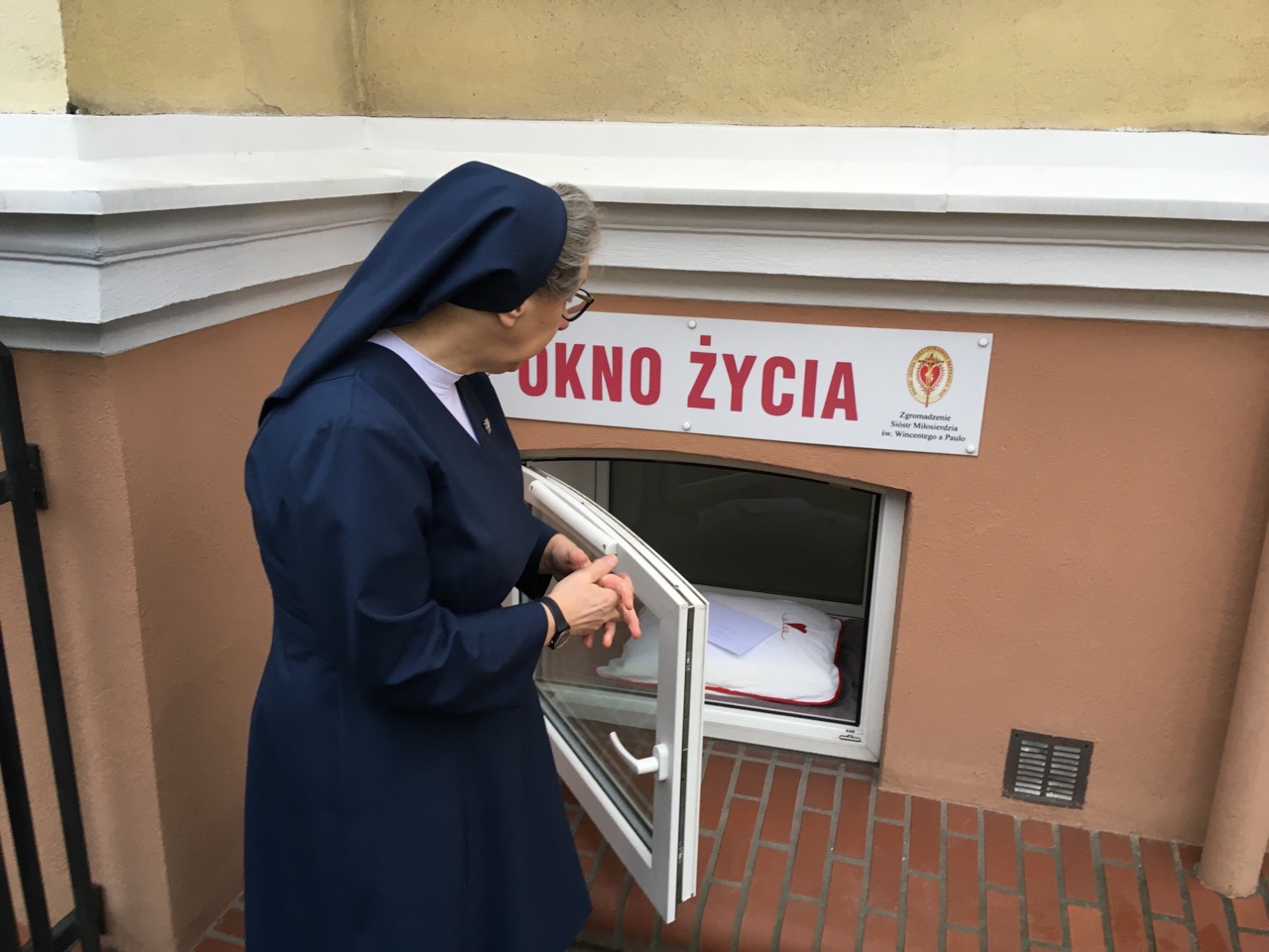 Dziecko w oknie życia w Gnieźnie okno życia gniezno - Rafał Muniak - Radio Poznań