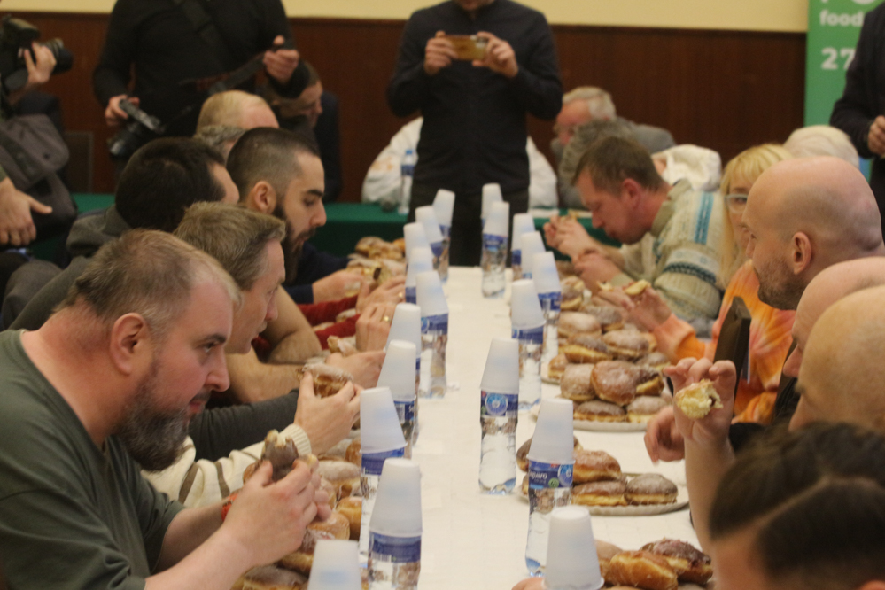 konkurs jedzenia pączków na czas poznań - Leon Bielewicz  - Radio Poznań