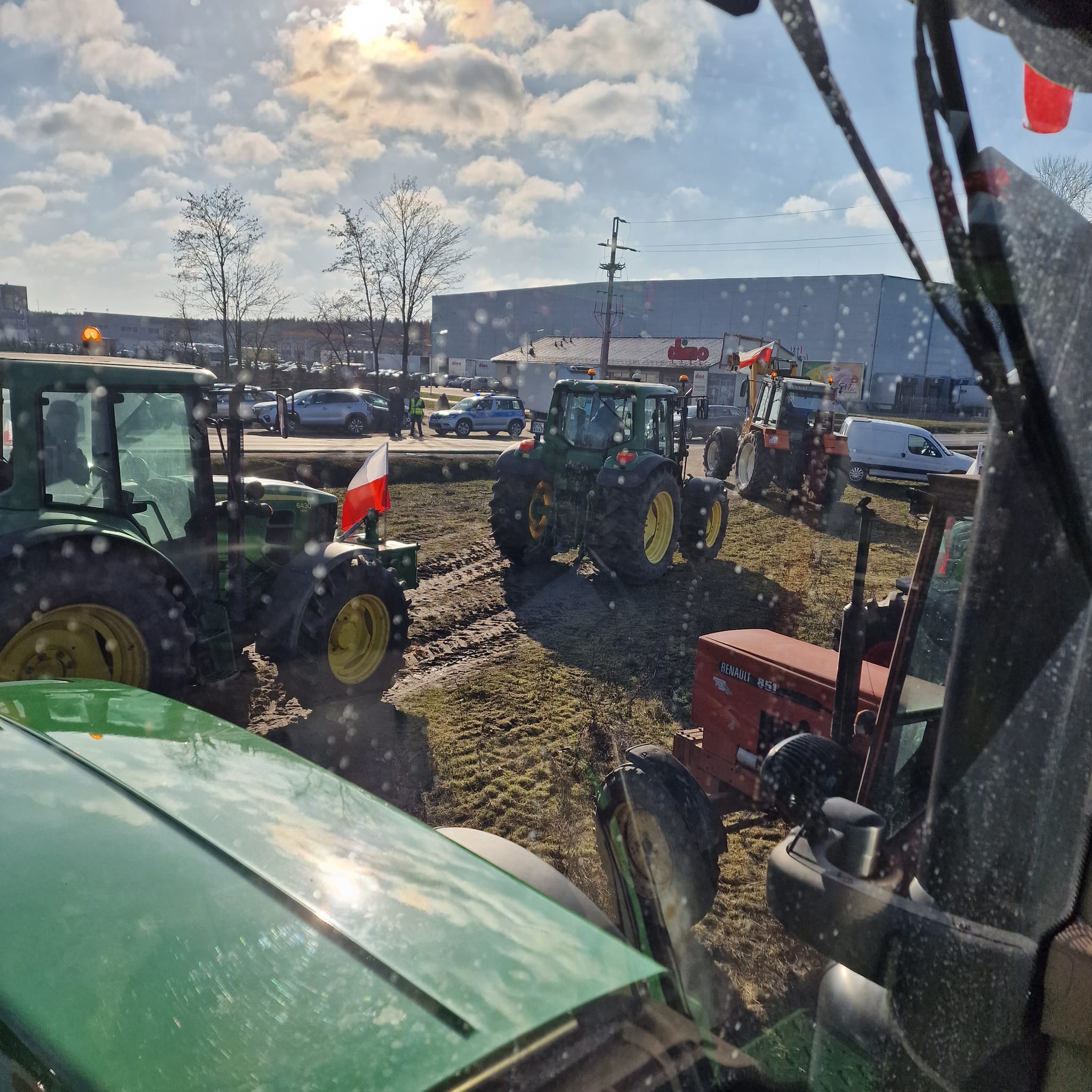protest rolników dk 11 złotów  - FB: Agnieszka Beger