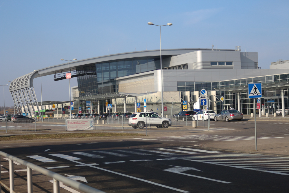 lotnisko ławica przyloty odloty terminal pas startowy samolot - Leon Bielewicz - Radio Poznań