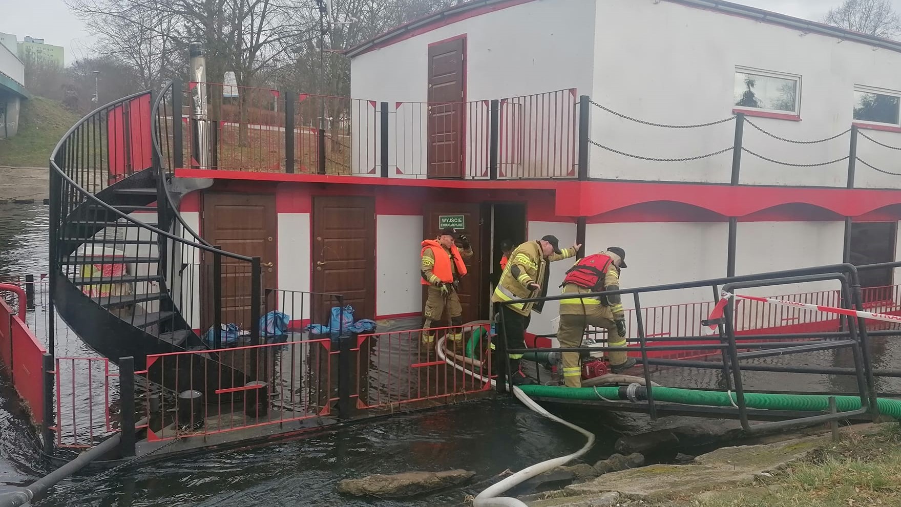 tonąca barka piła - Wasze Media 