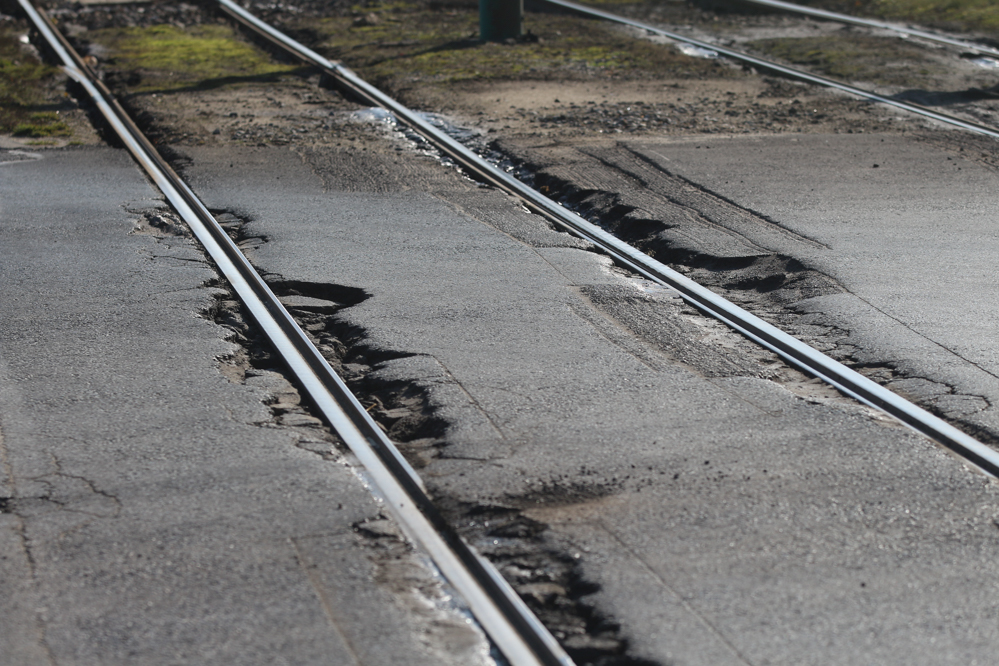 hetmańska przejazd przez tory dziury - Leon Bielewicz  - Radio Poznań