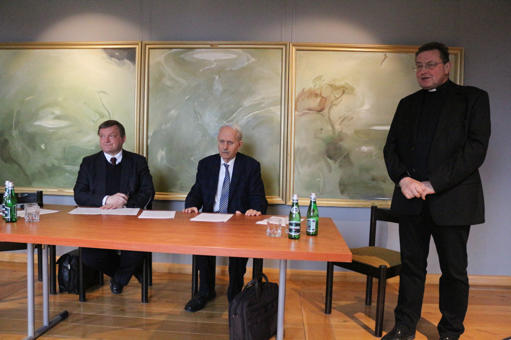 Rada Społeczna przy arcybiskupie broni Jana Pawła II - Leon Bielewicz  - Radio Poznań