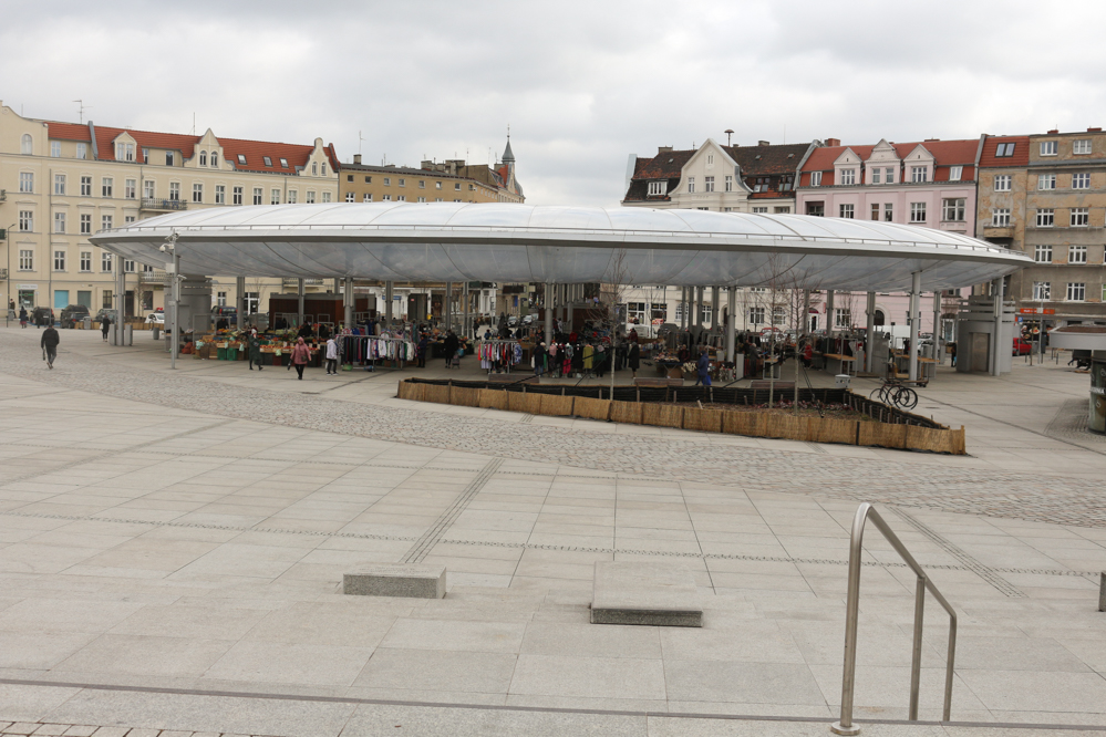 rynek łazarski targowisko ryneczek owoce warzywa - Leon Bielewicz  - Radio Poznań