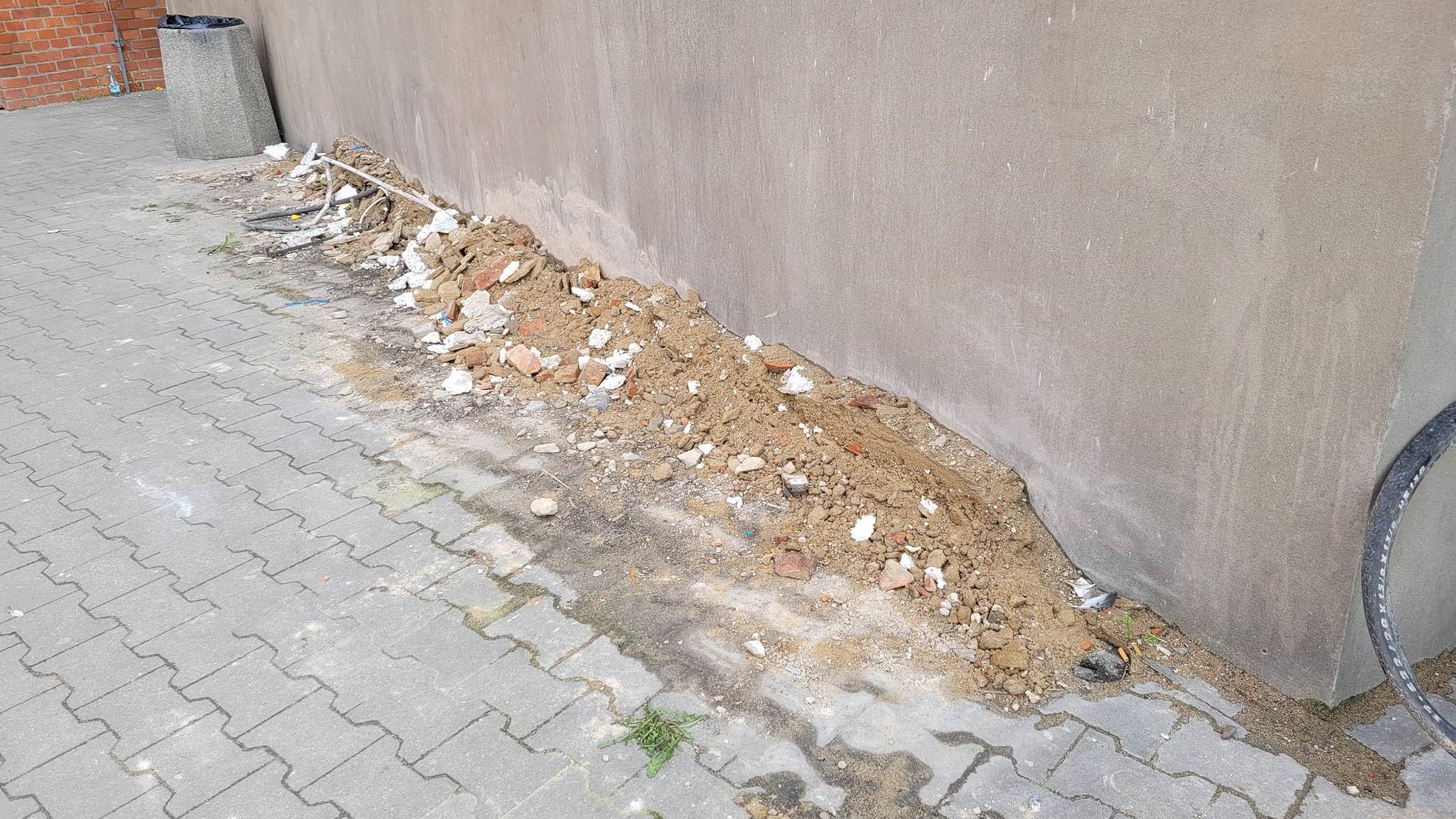 zdemontowany paczkomat - Krzysztof Polasik - Radio Poznań