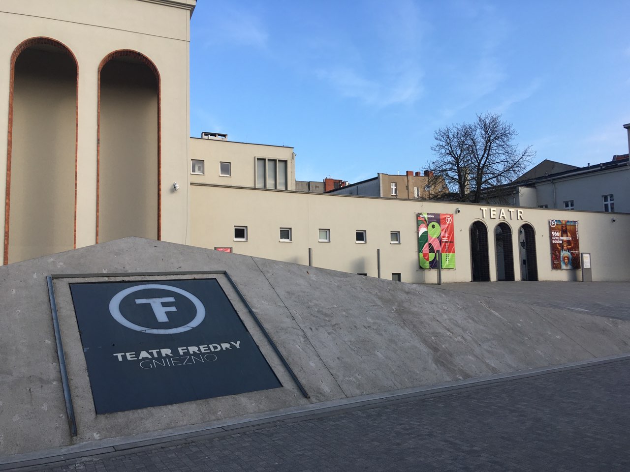 teatr gniezno plac przed teatrem w gnieźnie - Rafał Muniak - Radio Poznań