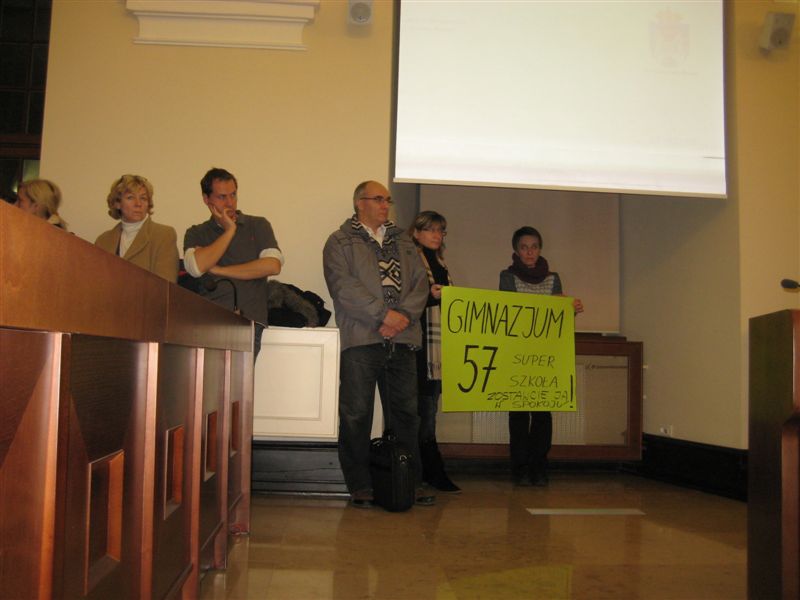 Protest rodziców przeciw zamknięciom szkół - Adam Michalkiewicz