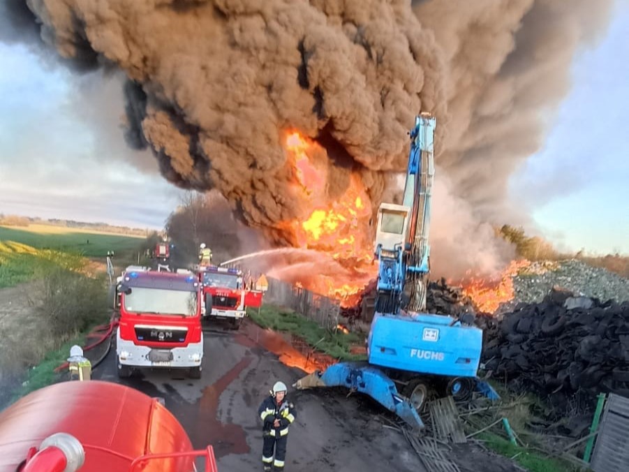 pożar składowiska opon konin - OSP Ślesin