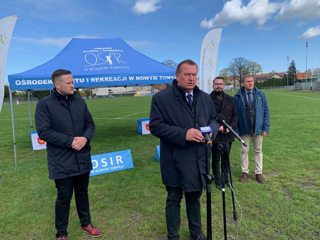 stadion nowy tomyśl poseł krzysztof czarnecki - Kacper Witt - Radio Poznań