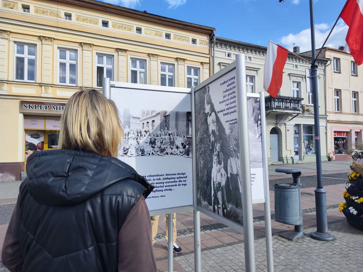 wystawa czarnków - Przemysław Stochaj - Radio Poznań