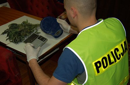 Konopie, waga elektroniczna - Policja/Konin