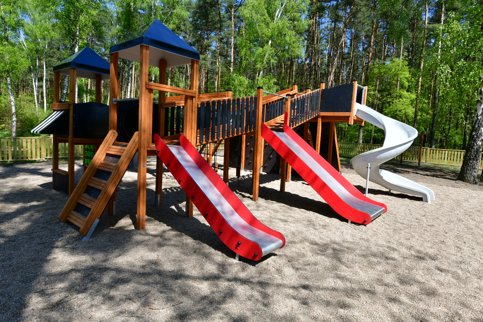 plac zabaw leśniczówka naramowice nowy plac zabaw naramowice budżet obywatelski - Wojtek Wardejn - Radio Poznań