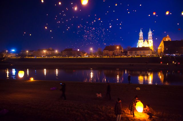 Lampiony - Dzień Praw Człoweka - Marek Lapis - www.pressphoto.pl