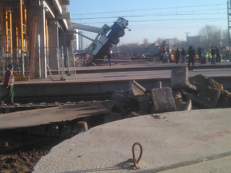 katastrofa na dworcu - dźwig - Anna Skoczek