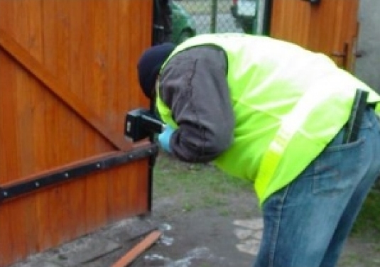 Policja na miejscu zdarzenia - ślady - Radio Merkury