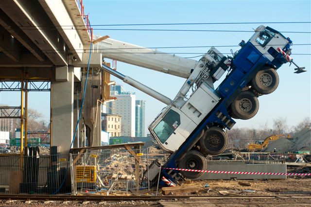 Wypadek dźwigu - dworzec - Marek Lapis - Pressphoto.pl