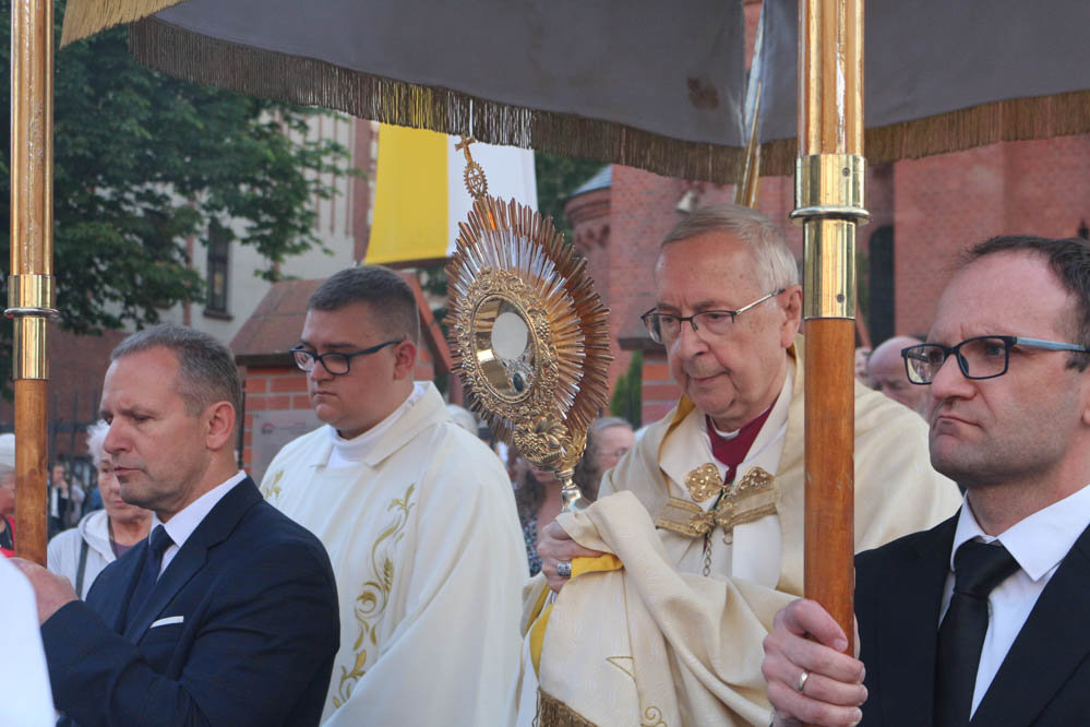 uroczystość Najświętszego Serca Pana Jezusa procesja poznań arcybiskup stanisław gądecki - Leon Bielewicz  - Radio Poznań