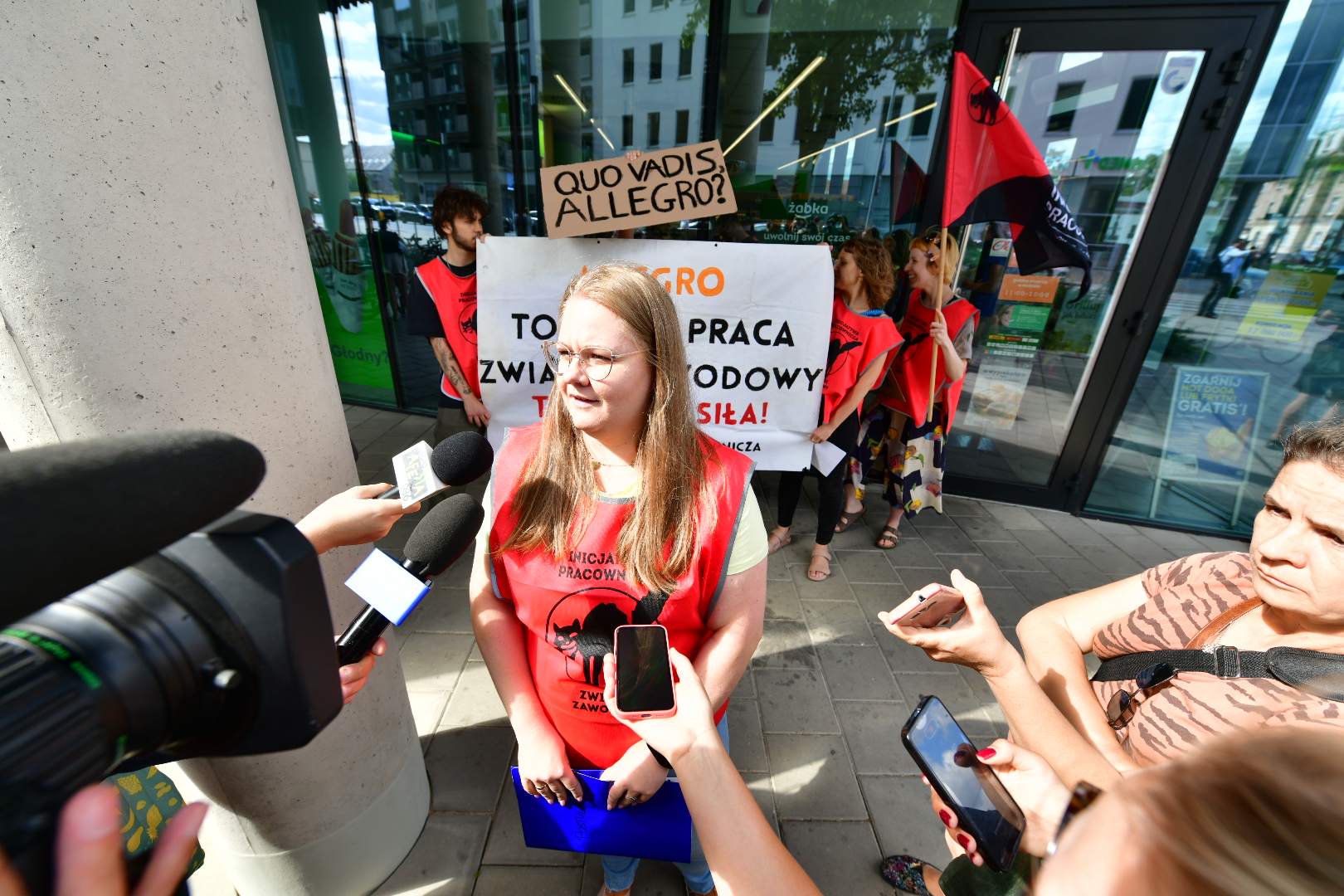 pikieta allegro siedziba allegro - Wojtek Wardejn - Radio Poznań