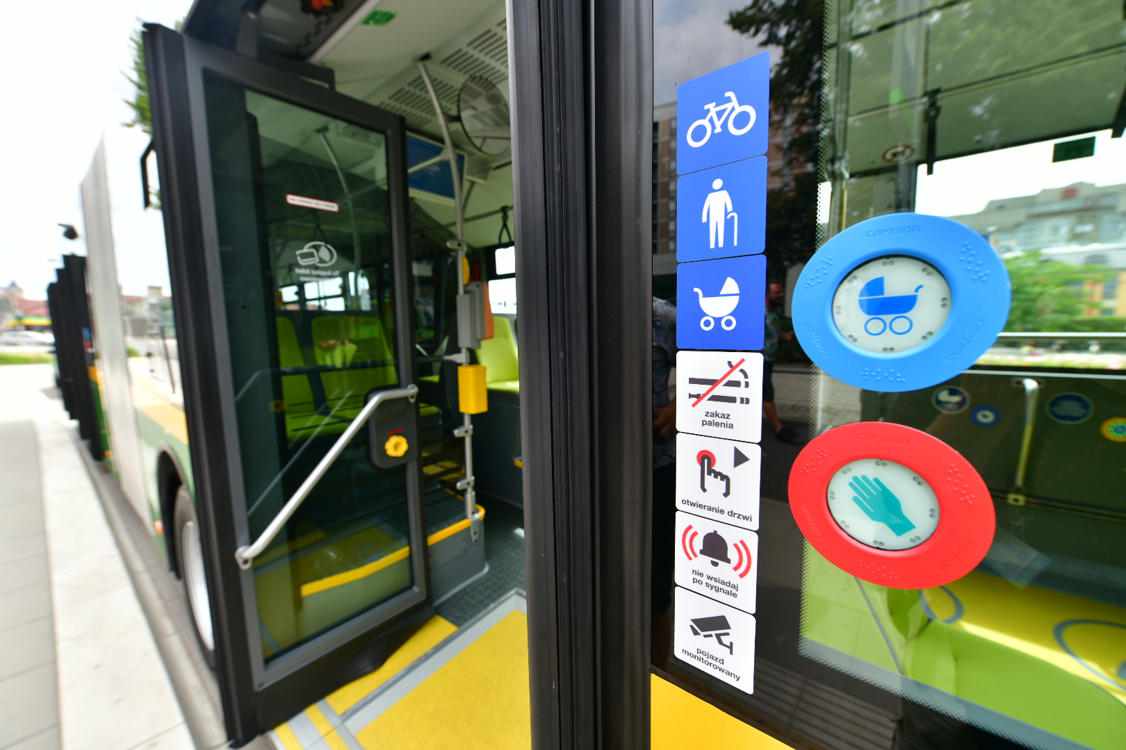 autobusy mercedes poznań  - Wojtek Wardejn - Radio Poznań