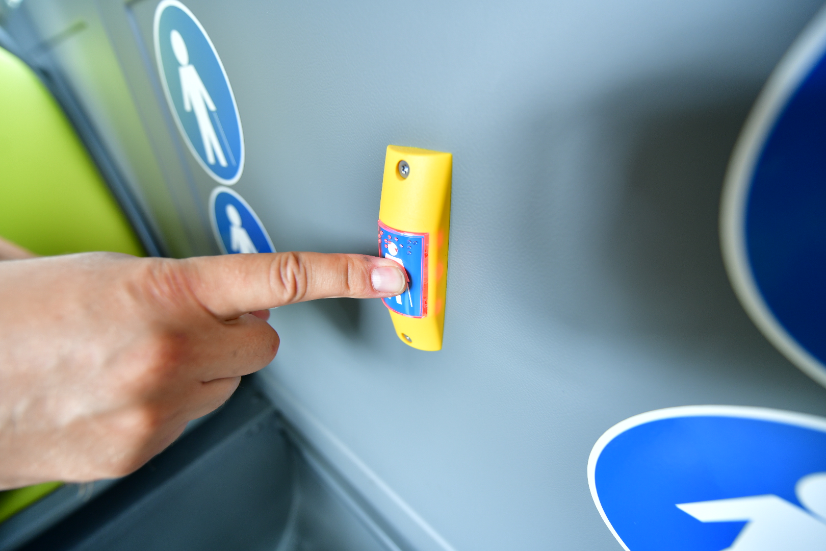 autobusy mercedes poznań  - Wojtek Wardejn - Radio Poznań