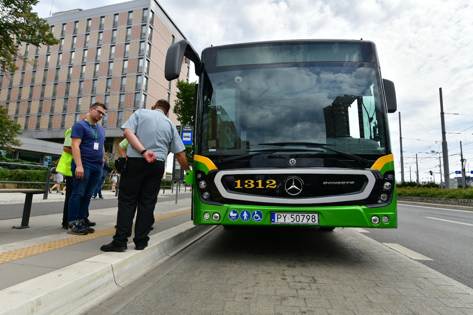 autobusy mercedes poznań  - Wojtek Wardejn - Radio Poznań