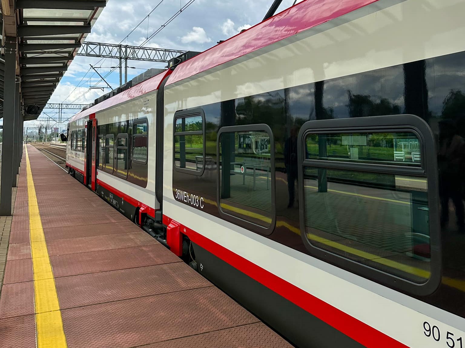 pociąg hbybrydowy koleje wielkopolskie - Koleje Wielkopolskie sp. z o.o.