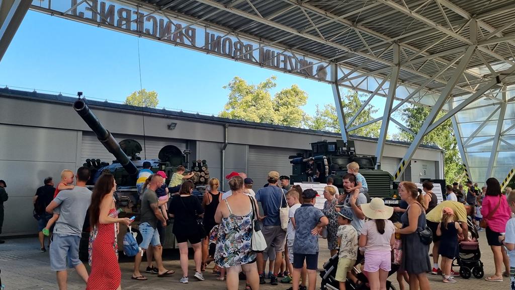 piknik historyczno-militarny Muzeum Broni Pancernej w Poznaniu święto wojska polskiego - Magdalena Konieczna  - Radio Poznań