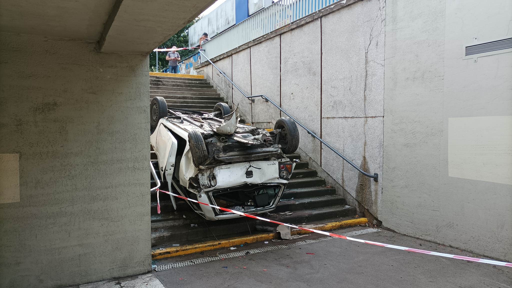 auto w przejściu podziemnym poznan smochowice - Leon Bielewicz  - Radio Poznań