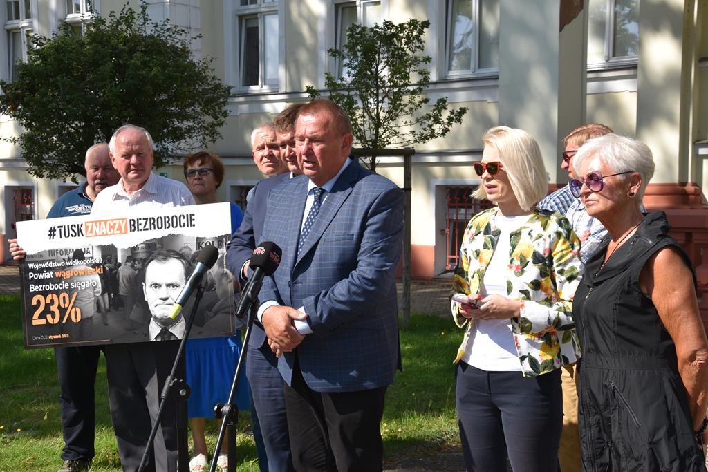 konferencja wągrowiec bezrobocie politycy pis - Rafał Muniak - Radio Poznań