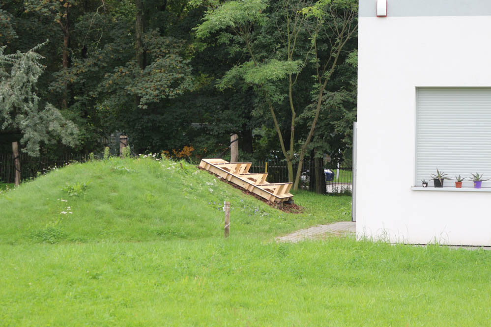 Meble wypoczynkowe dla Domu Autysty - Leon Bielewicz  - Radio Poznań