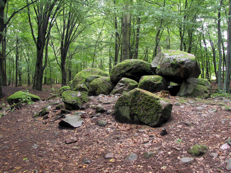 Grobowce megalityczne  - Semu  - Wikipedia/CC BY-SA 3.0