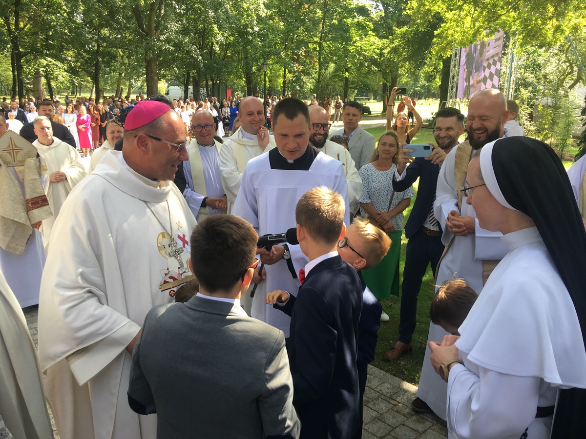 dom chłopaków w broniszewicach kaplica - Danuta Synkiewicz - Radio Poznań