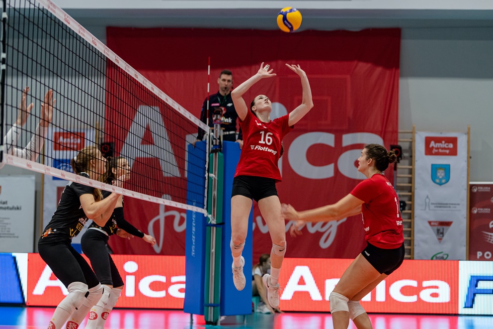 Kobieca siatkówka na żywo w Szamotułach - Organizator