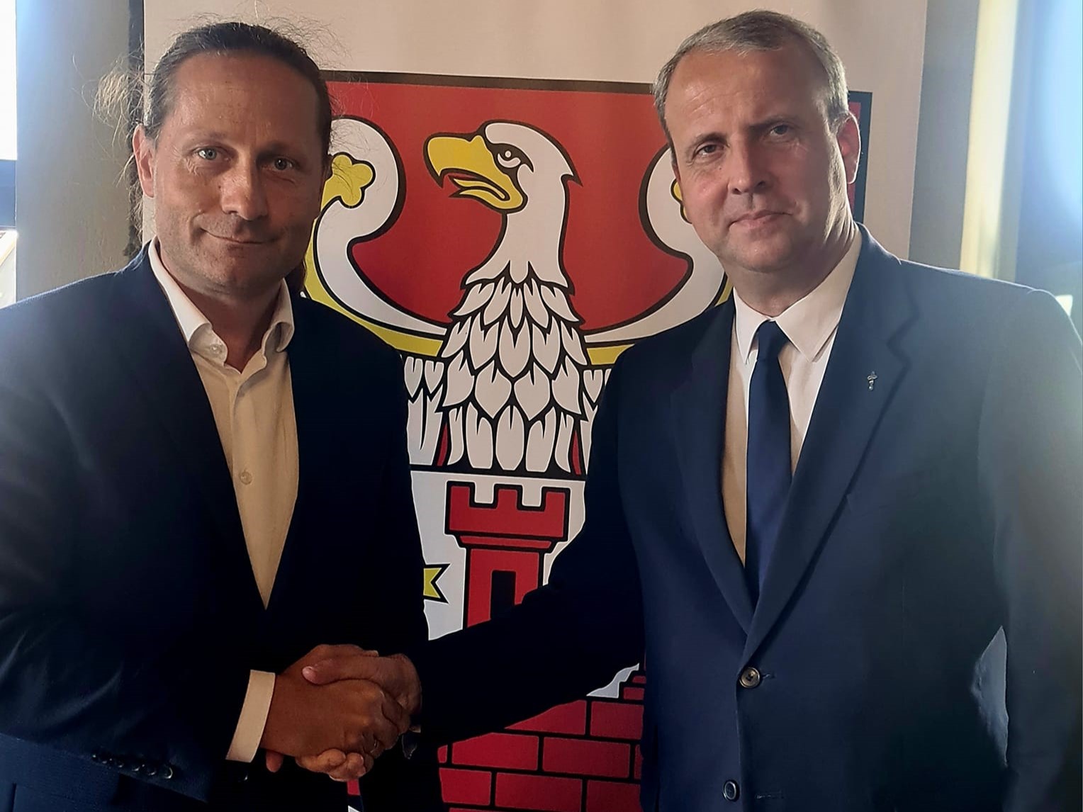 Rafał Litke i wojewoda środki pgr - FB: Rafał Litke