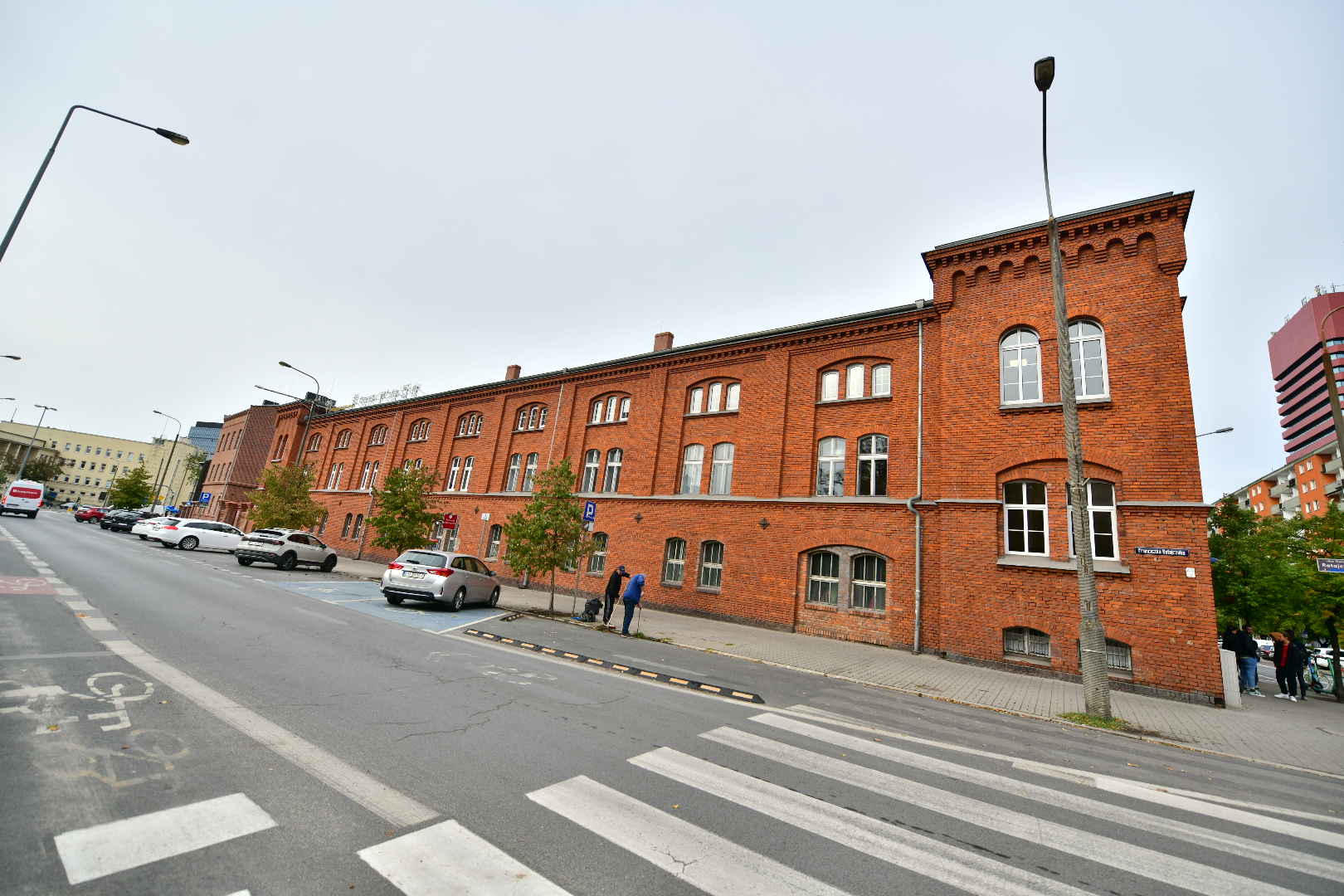 Uniwersytet WSB Merito Wyższa Szkoła Bankowa kamienica (u zbiegu ulic Ratajczaka oraz Powstańców Wielkopolskich - Wojtek Wardejn - Radio Poznań