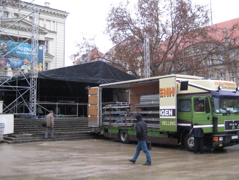 Plac Wolności - budowa sceny - Adam Michalkiewicz