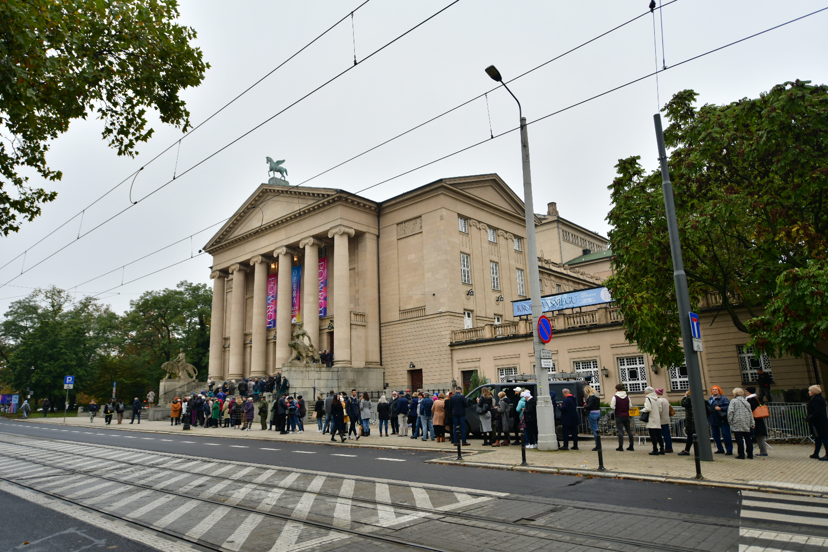opera teatr wielki kolejki - Wojtek Wardejn - Radio Poznań