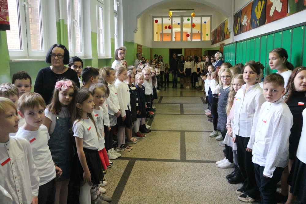 szkoła do hymnu - Leon Bielewicz  - Radio Poznań