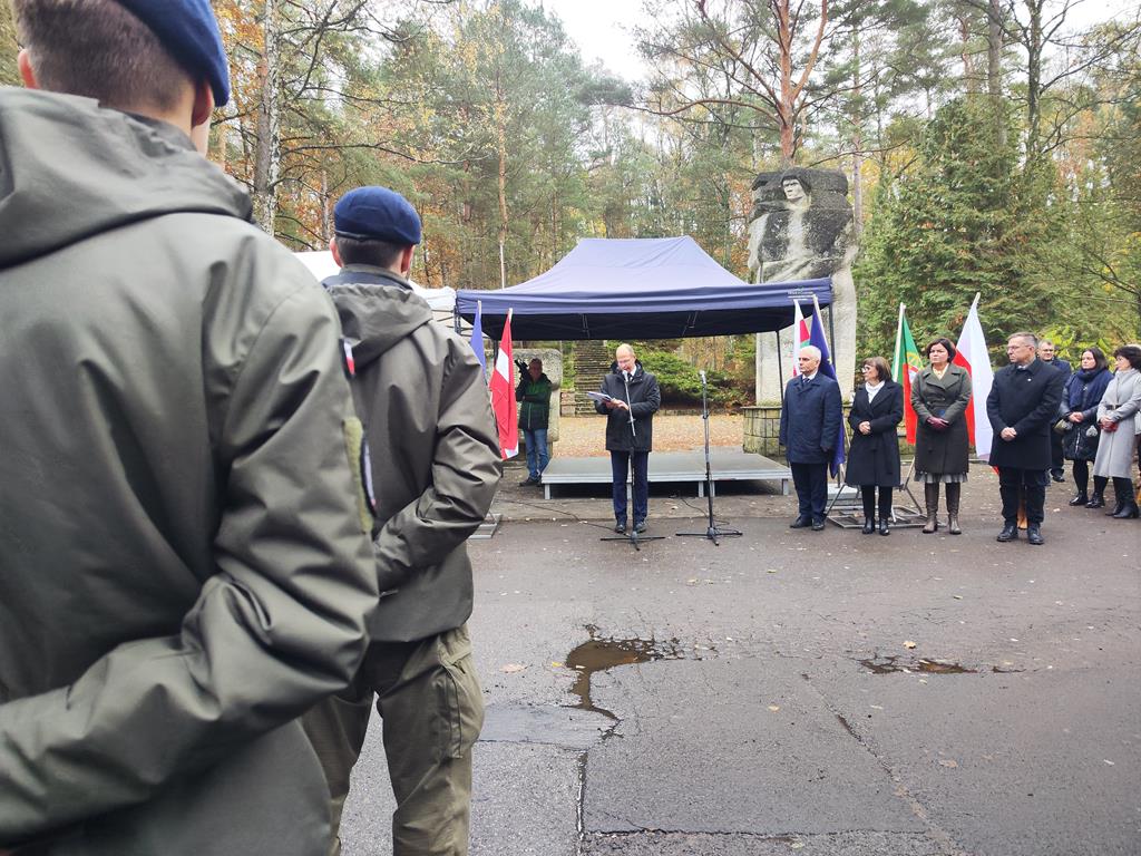 uroczystości cmentarz leszków piła - Przemysław Stochaj - Radio Poznań