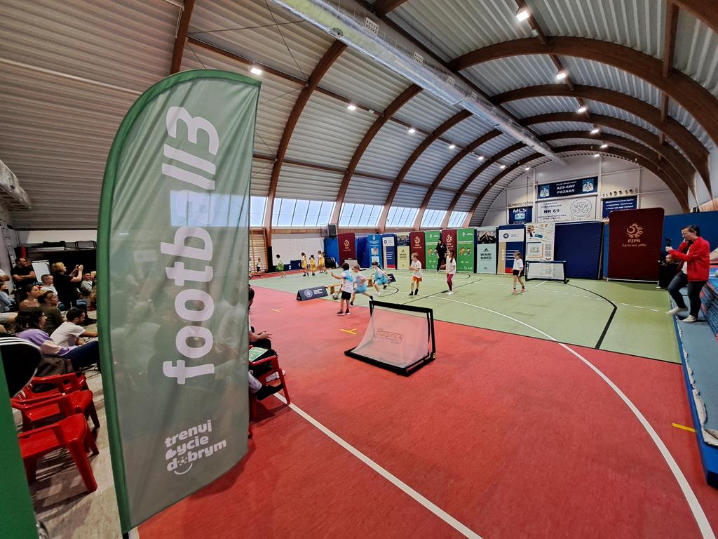 football3  - Zespól Szkół nr 8 w Poznaniu