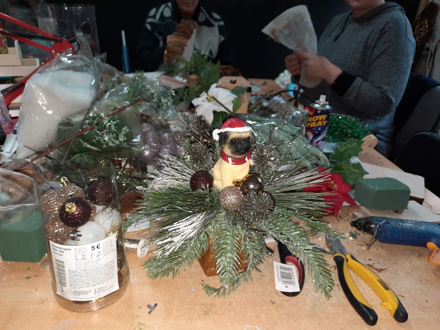  Warsztatach Terapii Zajęciowej w Gnieźnie ozdoby świąteczne - Rafał Muniak - Radio Poznań