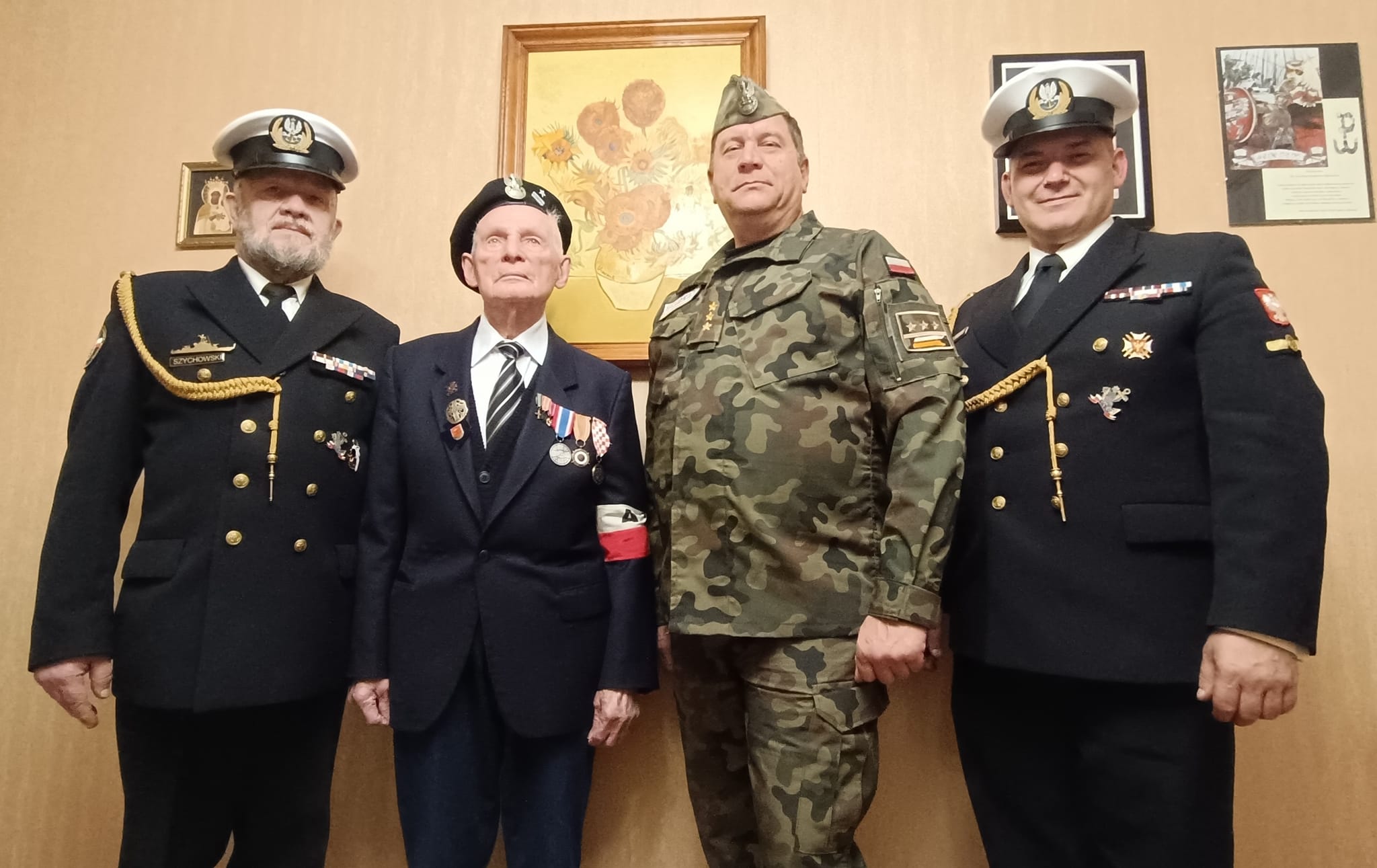 świąteczne paczki dla kaliskich bohaterów - FB: Włodzimierz Staszak