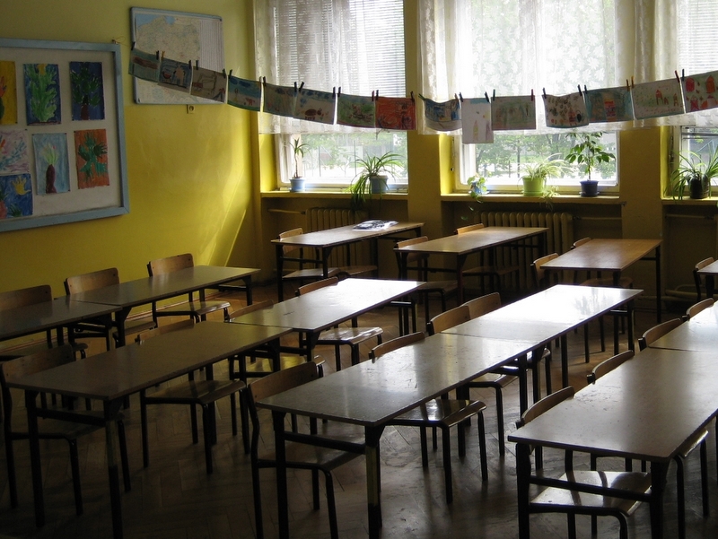 Klasa w szkole, ławki - Archiwum Radia Merkury