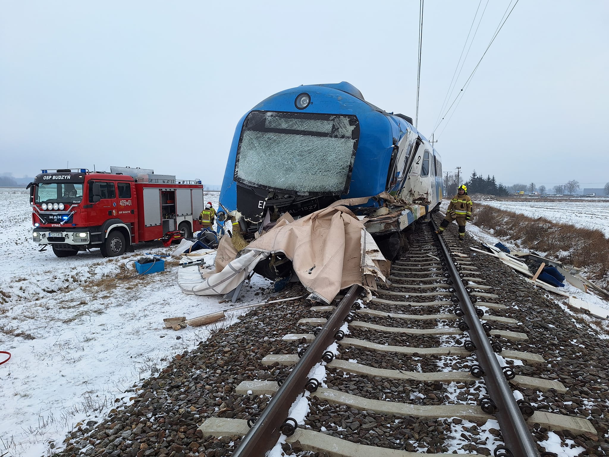 ciężarówka wjechała pod pociąg budzyń - Chodzieskie Służby Alarmowo