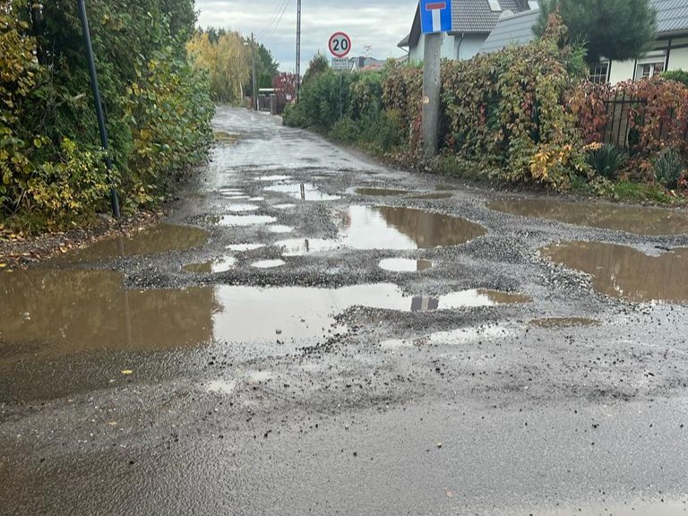 ulica dereniowa dziury - Słuchacze