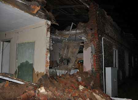 Budynek - zawalona ściana - Biskupie - Policja/Konin