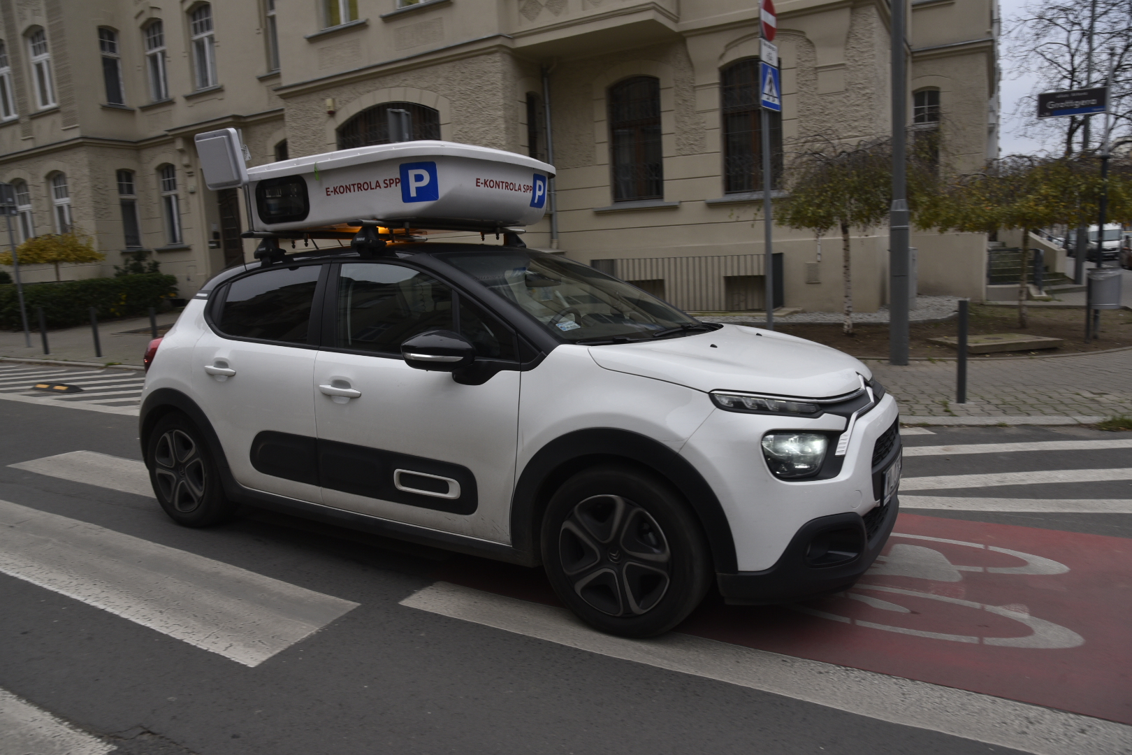 auto sprawdzi parkujące auta  - Leon Bielewicz  - Radio Poznań