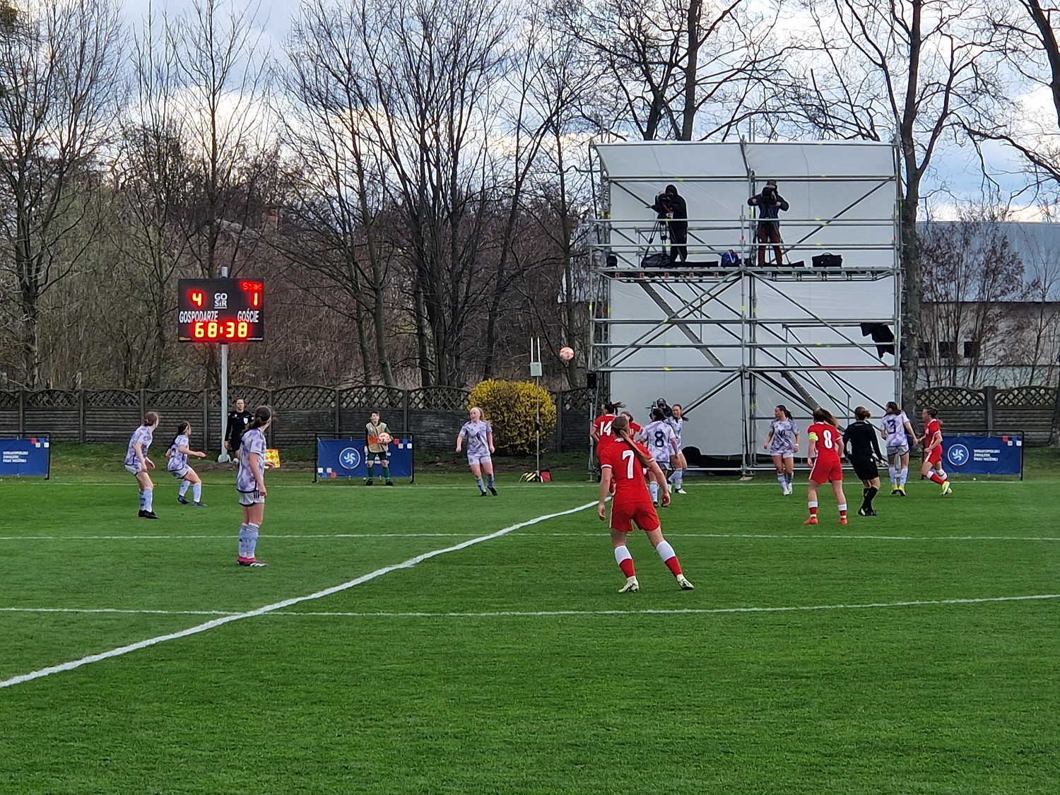 piłkarki mecz piłka nożna - Grzegorz Hałasik